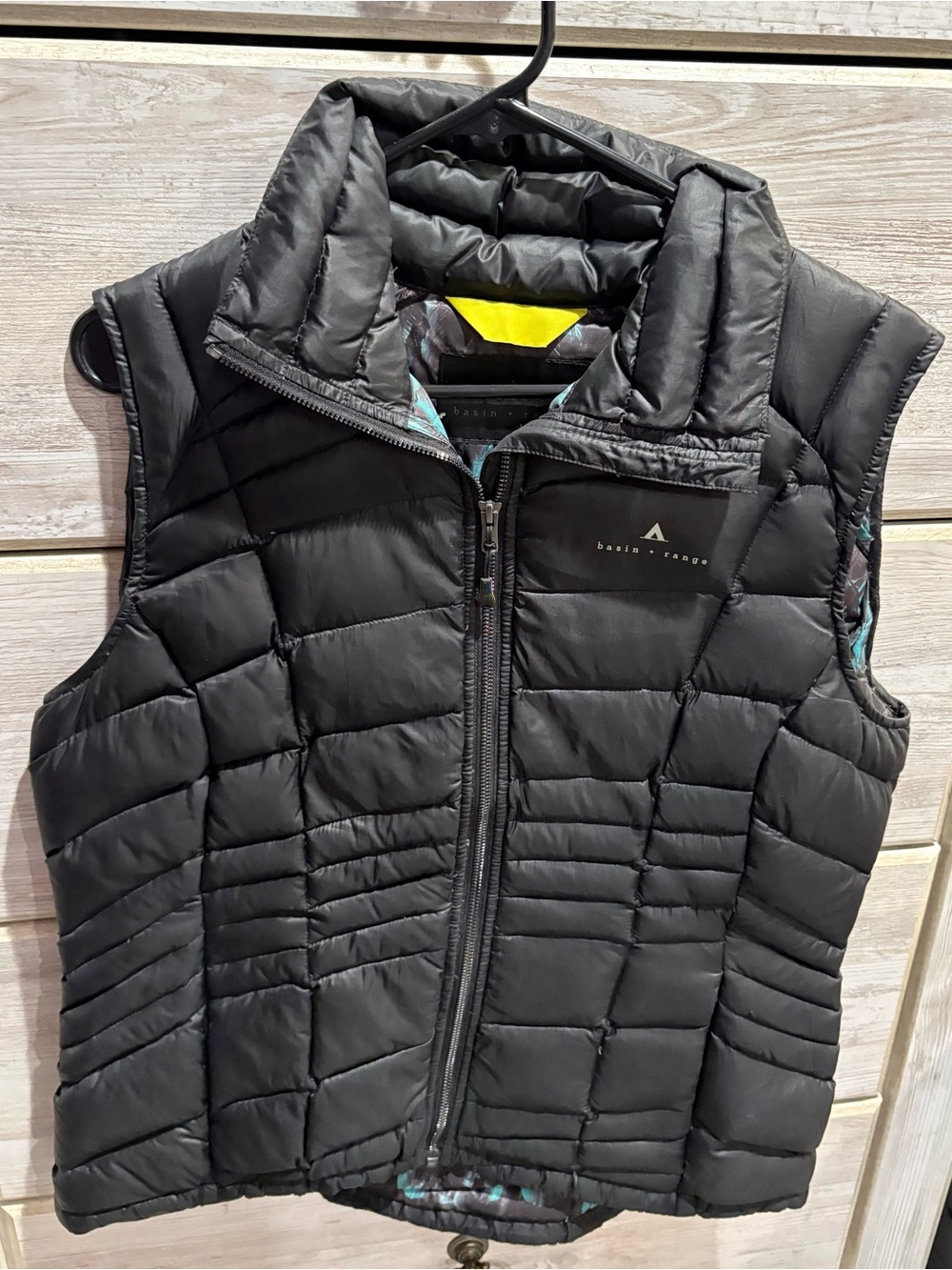 Basin & Range Women's Black Quilted Puffer Vest